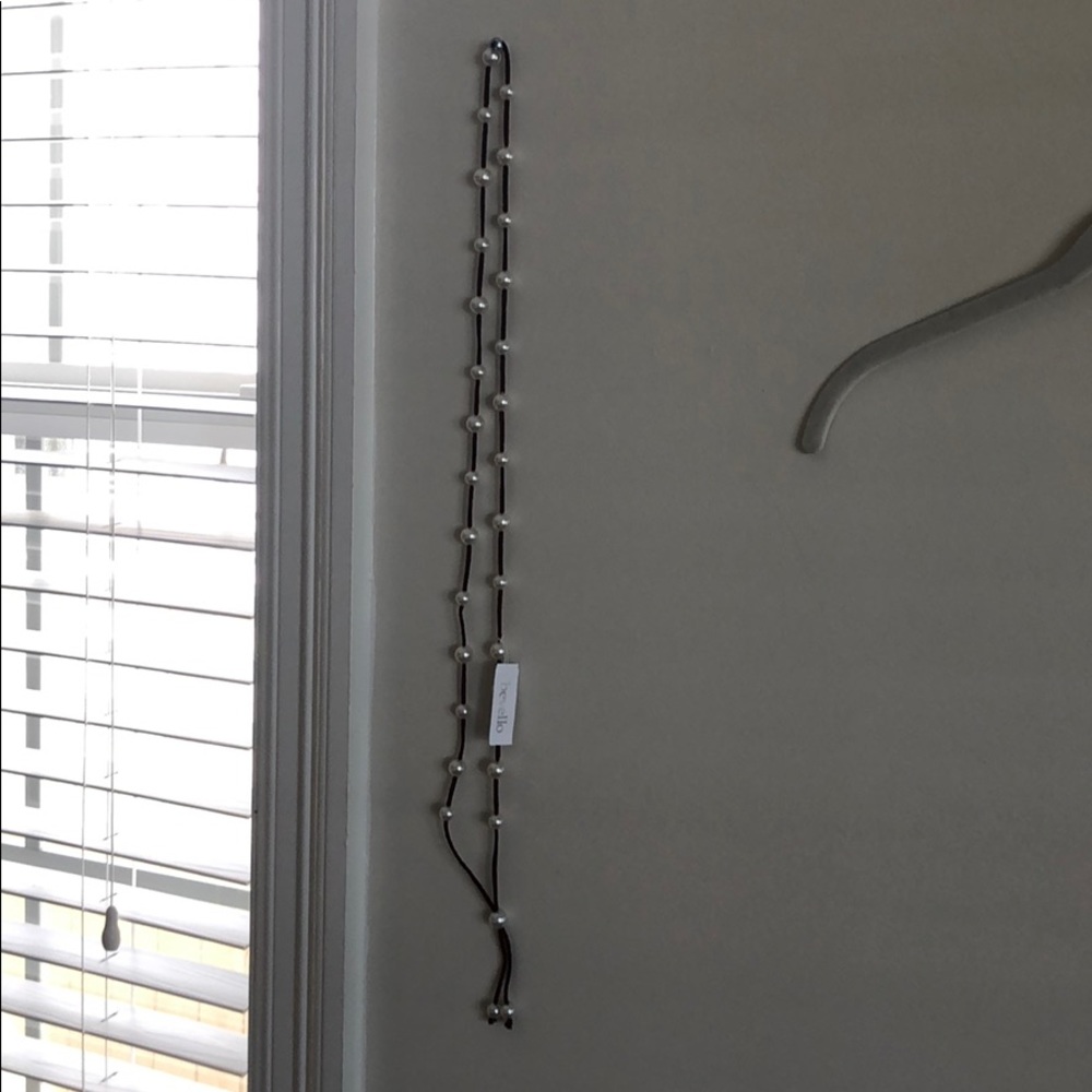 NWT Brown leather necklace with fake pearls